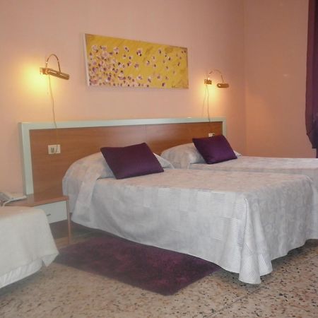 Hotel San Donnino Fidenza Chambre photo