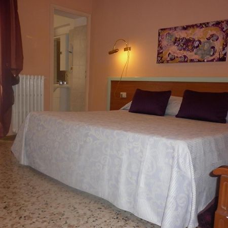 Hotel San Donnino Fidenza Chambre photo