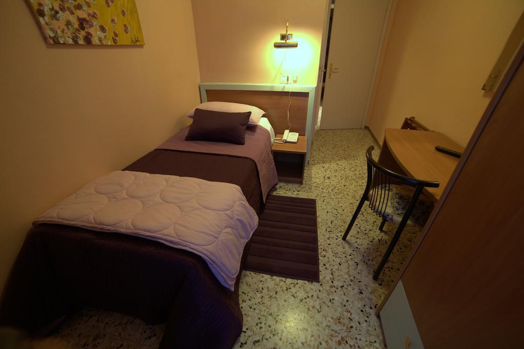 Hotel San Donnino Fidenza Chambre photo