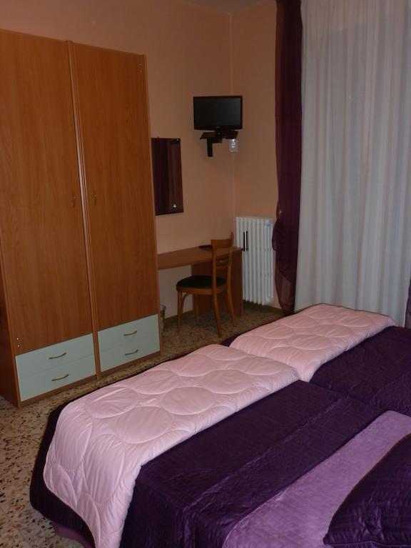 Hotel San Donnino Fidenza Chambre photo